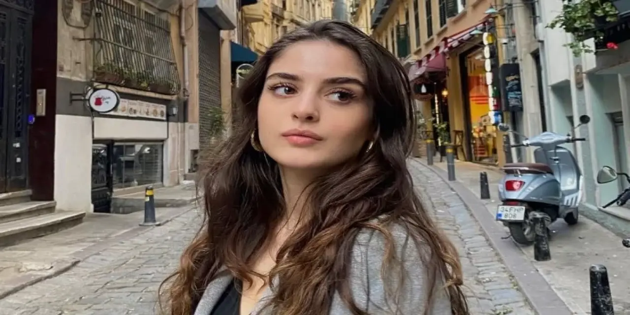Annem Ankara Dizisi Sibel Kimdir? Selen Özbayrak'ın Yeni Rolü ve Karakterin Detayları - EnsonMedya
